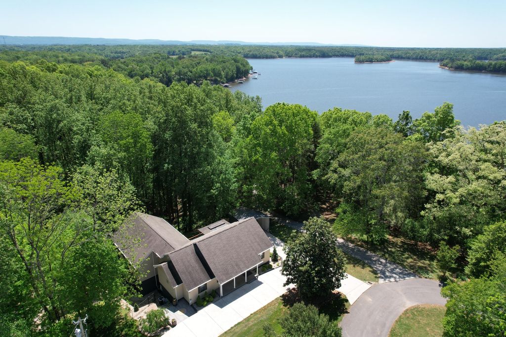 105 W Paradise Drive, Winchester, TN 37398