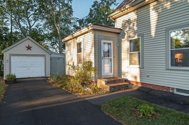 49 Grove St, Rockland, MA 02370