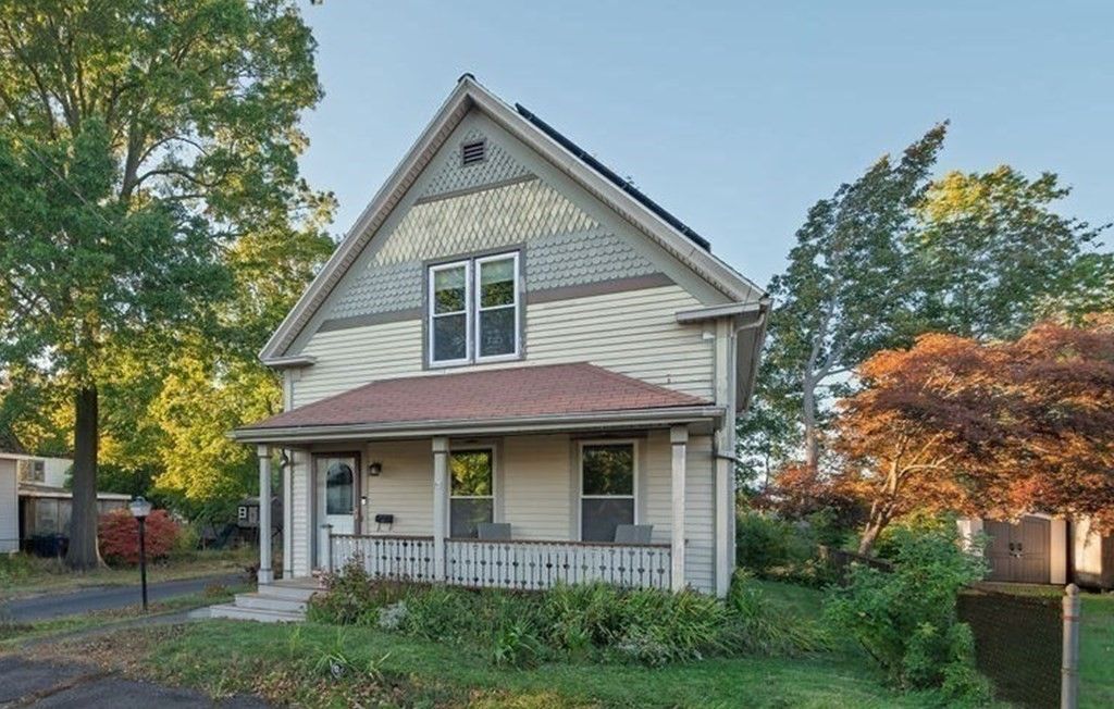 49 Grove St, Rockland, MA 02370