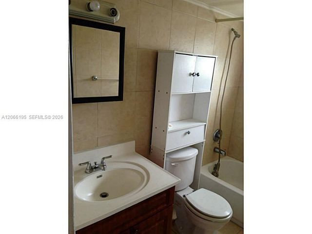 2008 Jackson Street E2, Hollywood, FL 33020