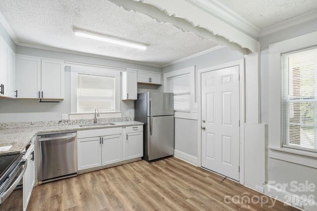 8825 Mcclure Circle, Charlotte, NC 28216