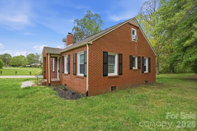 8825 Mcclure Circle, Charlotte, NC 28216