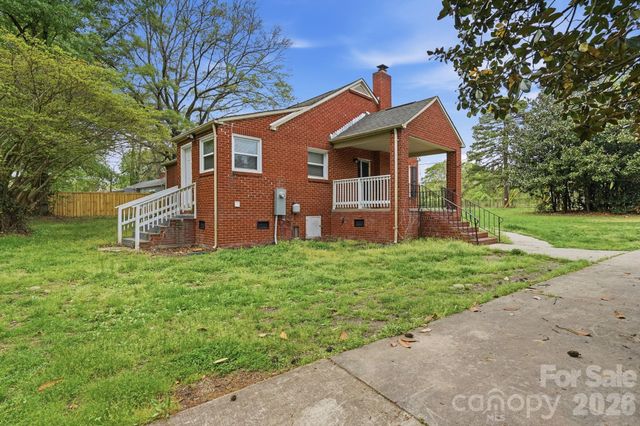 8825 Mcclure Circle, Charlotte, NC 28216