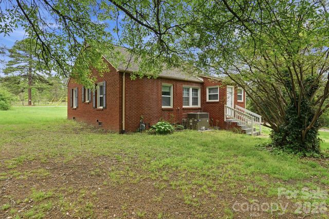 8825 Mcclure Circle, Charlotte, NC 28216