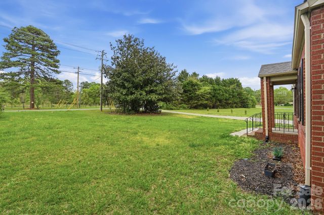 8825 Mcclure Circle, Charlotte, NC 28216