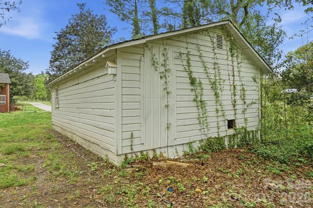 8825 Mcclure Circle, Charlotte, NC 28216