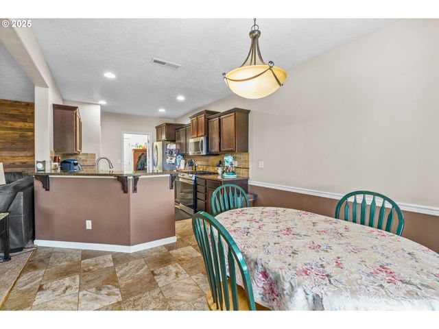 1972 ADELMAN Loop, Eugene, OR 97402