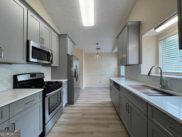 4031 River Rock Way, Woodstock, GA 30188