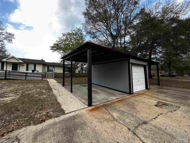 6206 Woodward Ln, Milton, FL 32570