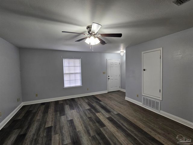 6206 Woodward Ln, Milton, FL 32570