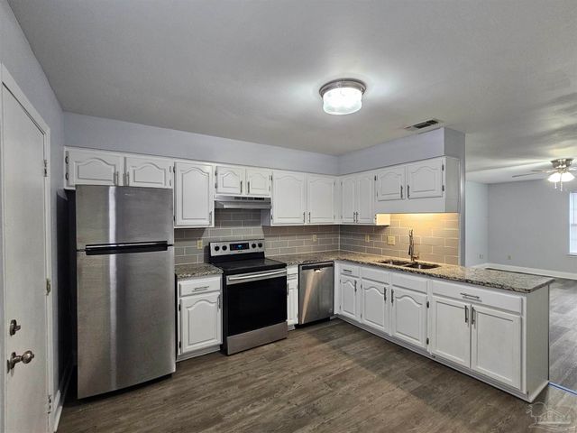 6206 Woodward Ln, Milton, FL 32570