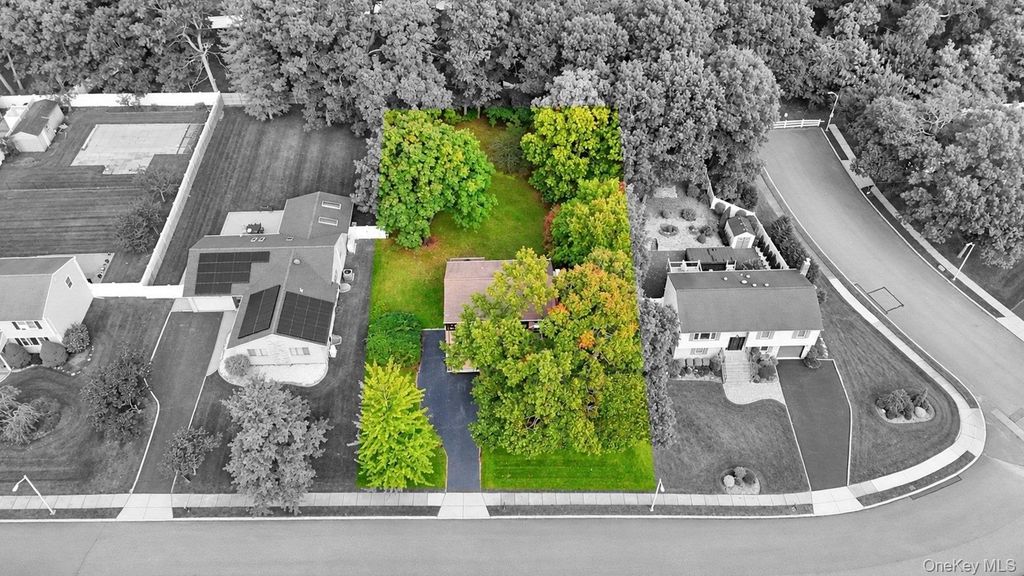 33 Oak Forest Drive, Islandia, NY 11749 — photo 3