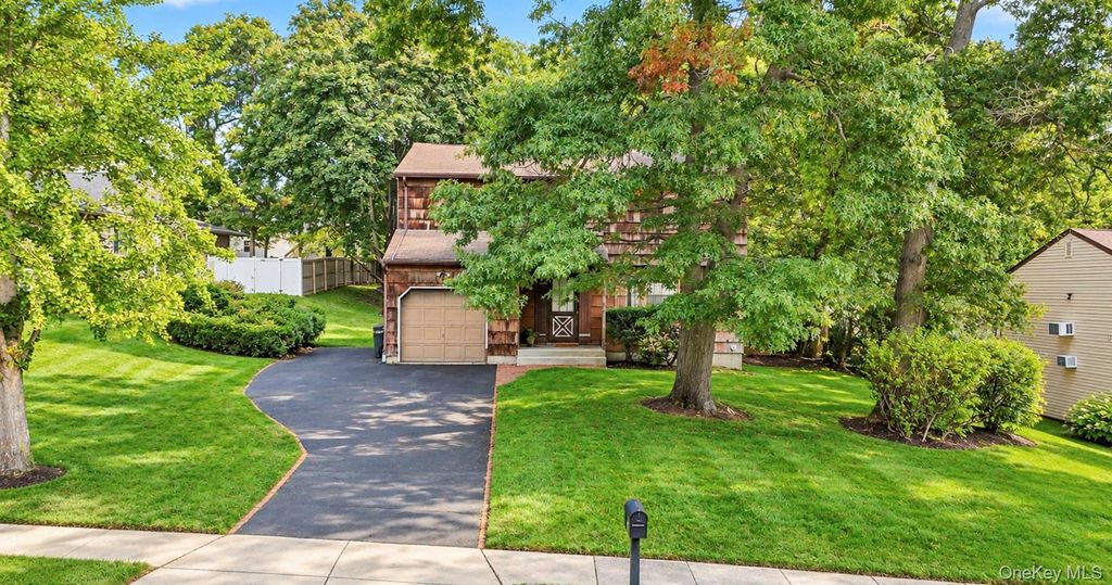 33 Oak Forest Drive, Islandia, NY 11749 — photo 4