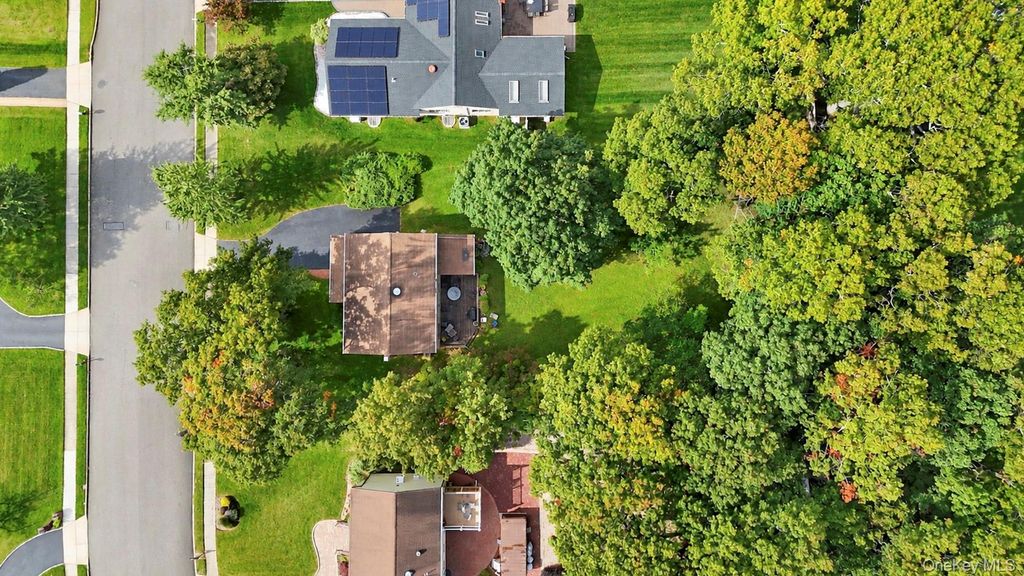 33 Oak Forest Drive, Islandia, NY 11749 — photo 5