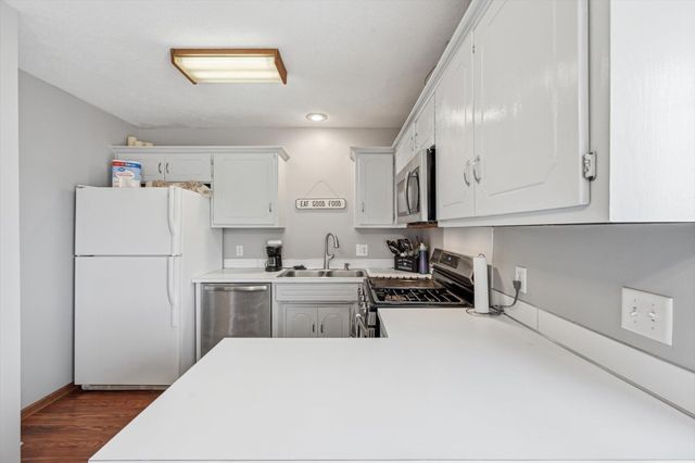 2214 S 8TH Street, Council Bluffs, IA 51501