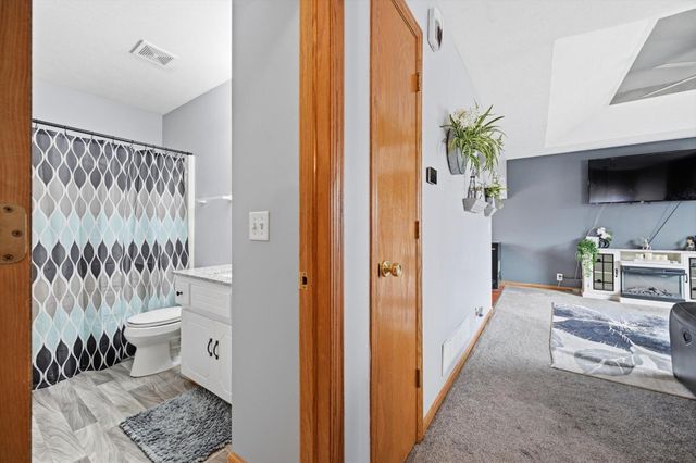 2214 S 8TH Street, Council Bluffs, IA 51501