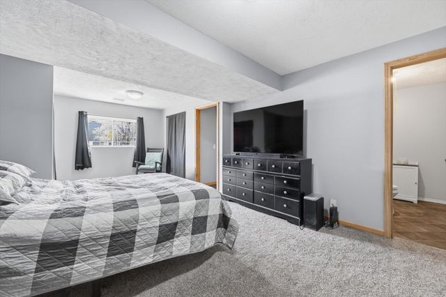 2214 S 8TH Street, Council Bluffs, IA 51501