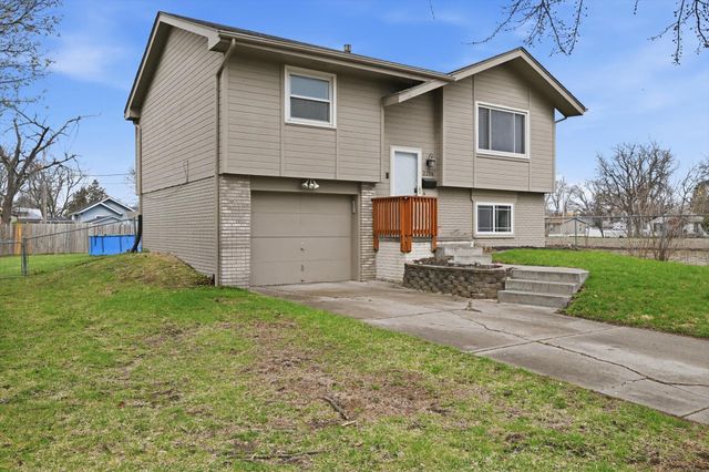 2214 S 8TH Street, Council Bluffs, IA 51501