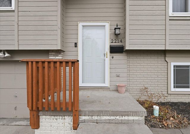 2214 S 8TH Street, Council Bluffs, IA 51501