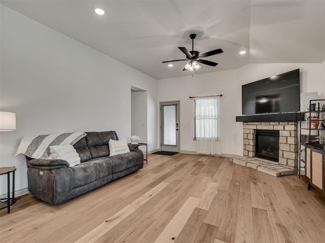 20071 Park Lane, Harrah, OK 73045