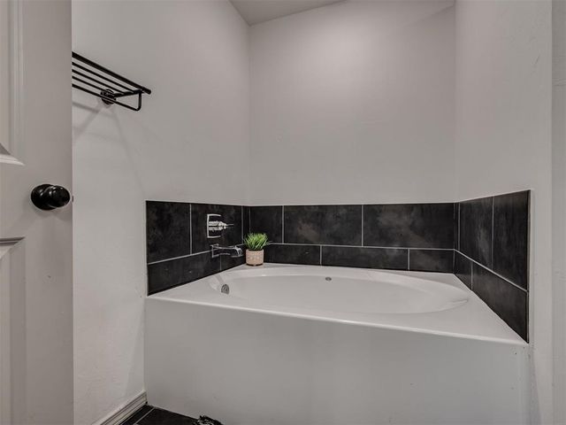 20071 Park Lane, Harrah, OK 73045