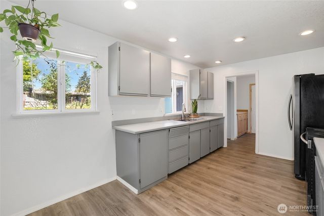 940 E Cascade Avenue, Shelton, WA 98584