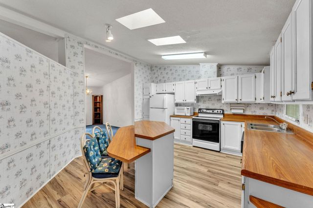 7401 Highway 24, Townville, SC 29689