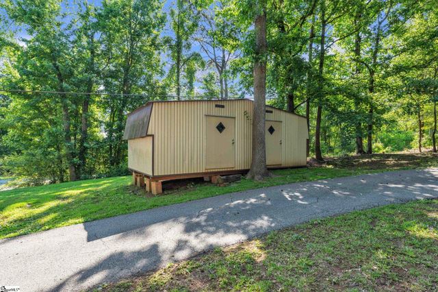 7401 Highway 24, Townville, SC 29689