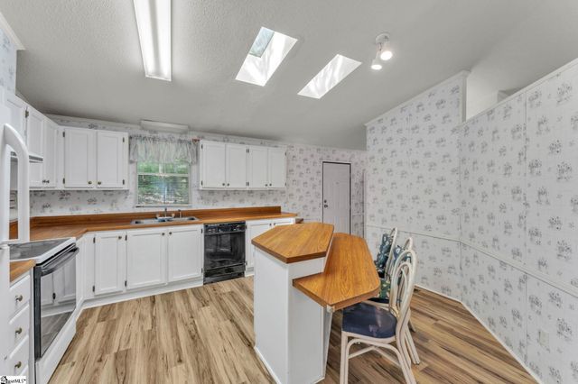 7401 Highway 24, Townville, SC 29689