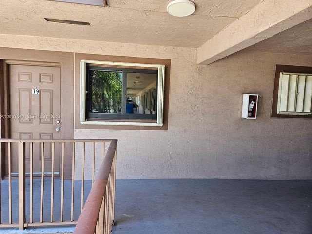 2348 W 56th Street 19, Hialeah, FL 33016