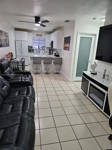 2348 W 56th Street 19, Hialeah, FL 33016