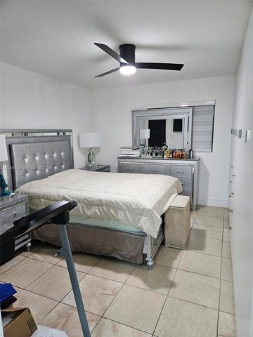 2348 W 56th Street 19, Hialeah, FL 33016