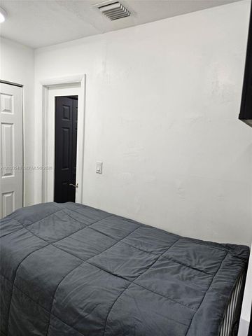 2348 W 56th Street 19, Hialeah, FL 33016
