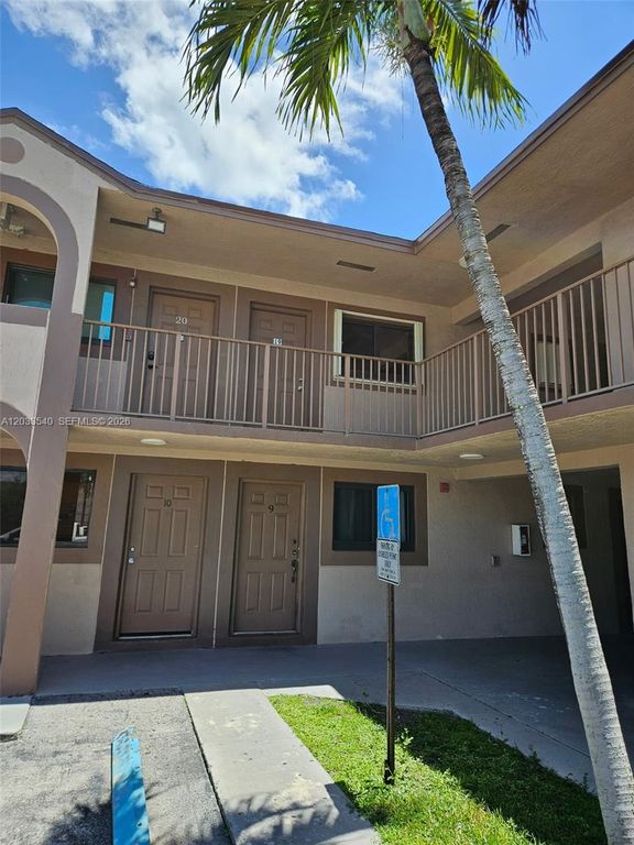 2348 W 56th Street 19, Hialeah, FL 33016