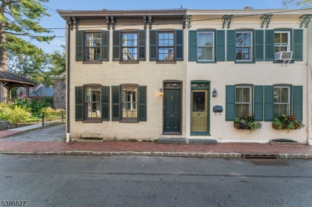 54 George St, Lambertville City, NJ 08530
