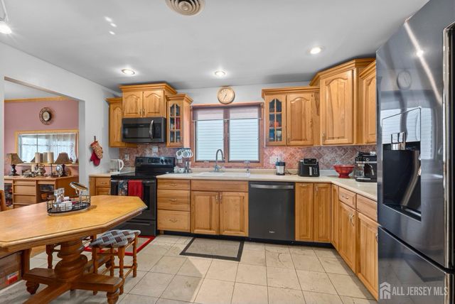606 Knopf Street, Linden, NJ 07036