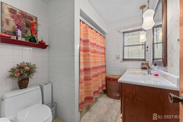 606 Knopf Street, Linden, NJ 07036