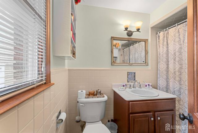 606 Knopf Street, Linden, NJ 07036