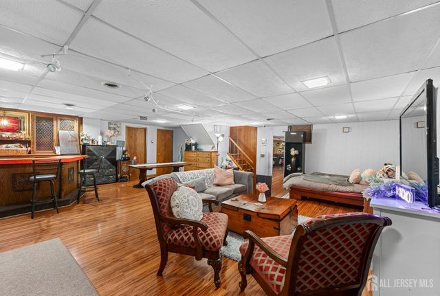 606 Knopf Street, Linden, NJ 07036