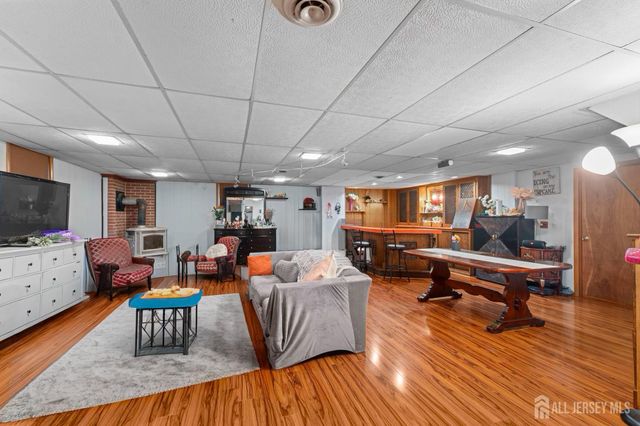 606 Knopf Street, Linden, NJ 07036