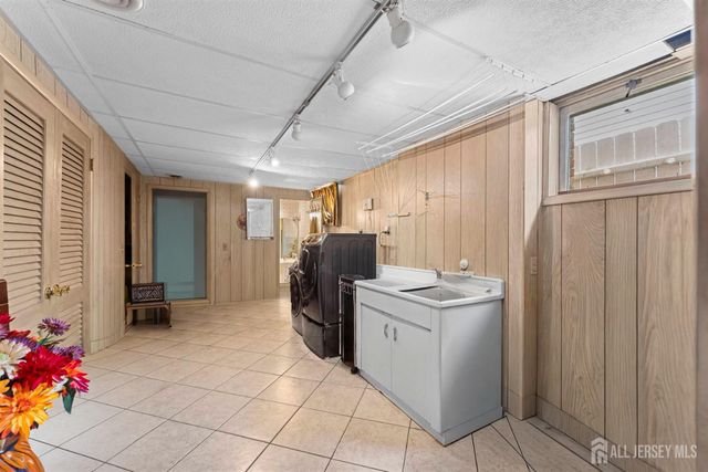 606 Knopf Street, Linden, NJ 07036