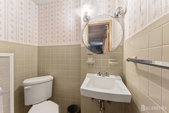 606 Knopf Street, Linden, NJ 07036