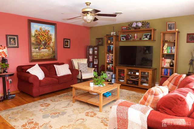 606 Knopf Street, Linden, NJ 07036