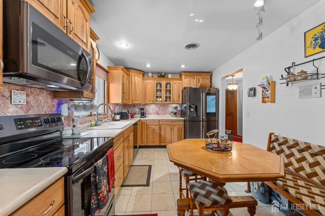 606 Knopf Street, Linden, NJ 07036
