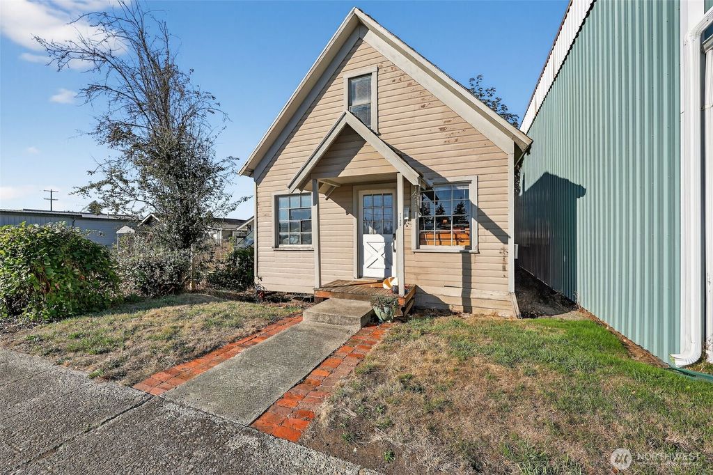 1125 N Tower Avenue, Centralia, WA 98531