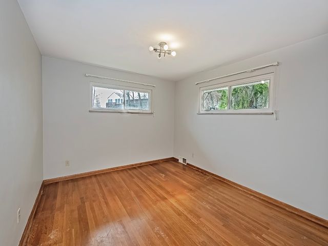 1460 Mohican Dr, Mt Lebanon, PA 15228