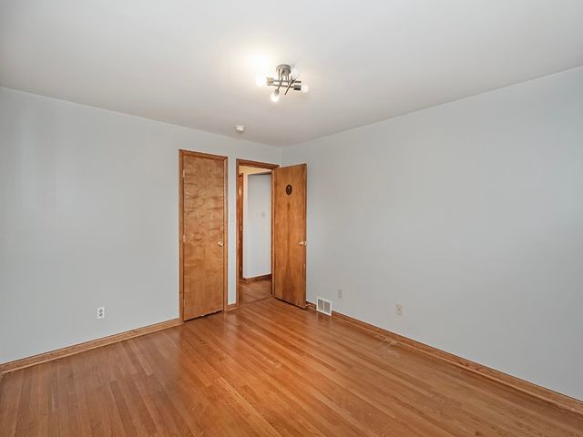 1460 Mohican Dr, Mt Lebanon, PA 15228