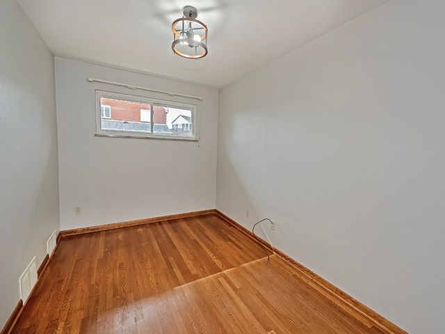 1460 Mohican Dr, Mt Lebanon, PA 15228