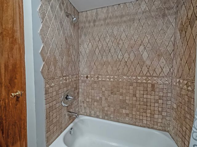 1460 Mohican Dr, Mt Lebanon, PA 15228