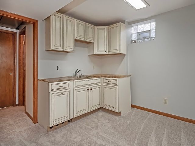 1460 Mohican Dr, Mt Lebanon, PA 15228